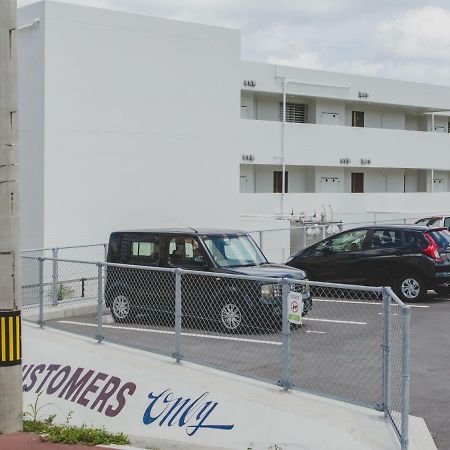 Hideout Okinawa Урума Экстерьер фото