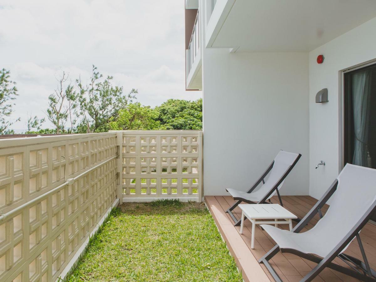 Hideout Okinawa Урума Экстерьер фото