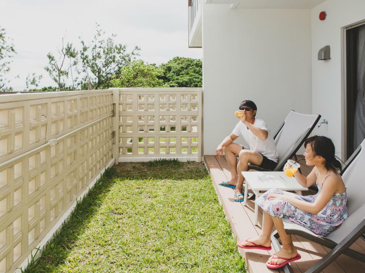 Hideout Okinawa Урума Экстерьер фото
